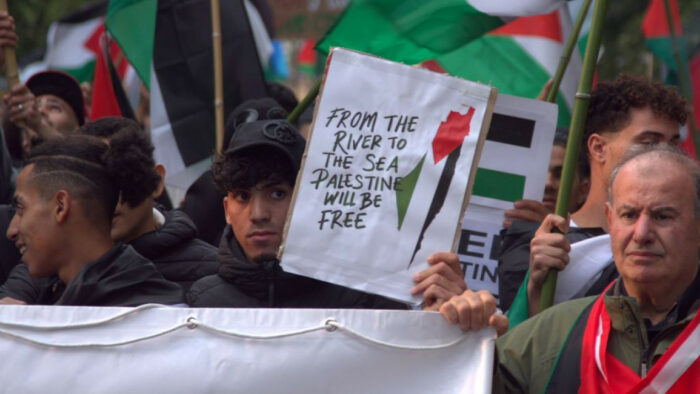 Des jeunes participants à une manifestation pour la Palestine dans la cité italienne d’Udine [GETTY]